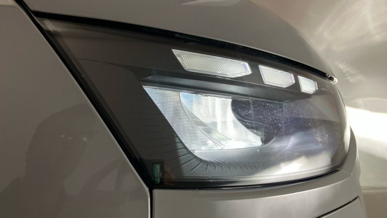 Volkswagen Transporter T32 Swb Electric 160kW 65kWh Commerce Pro Van Auto